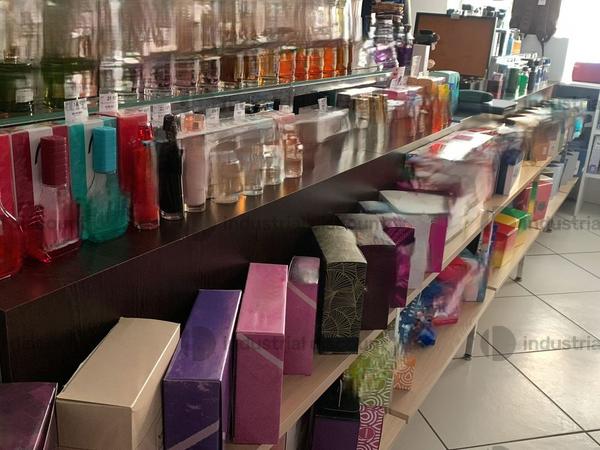 1#10207 Invito a offrire scaffalature e arredi di profumeria in vendita - foto 30