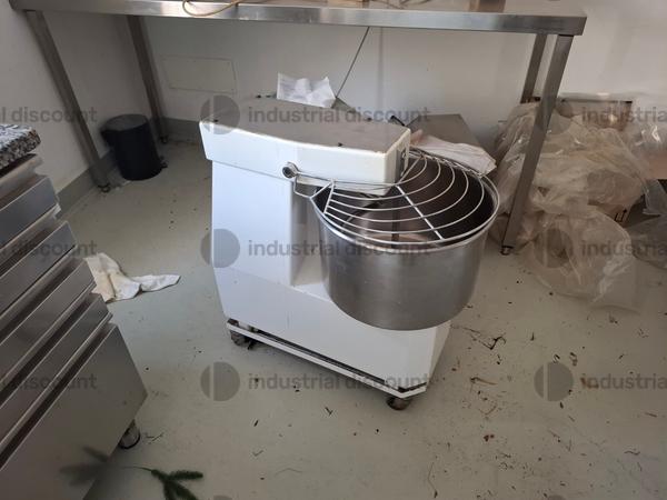 1#10276 Attrezzature per ristorazione e arredi e subingresso voltura di titoli amministrativi di posizioni connesse all'attività in vendita - foto 13