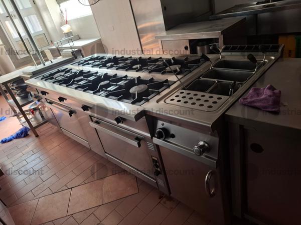 1#10276 Attrezzature per ristorazione e arredi e subingresso voltura di titoli amministrativi di posizioni connesse all'attività in vendita - foto 60