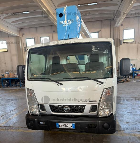 8#10300 Piattaforma Socage montata su Nissan Cabstar in vendita - foto 2