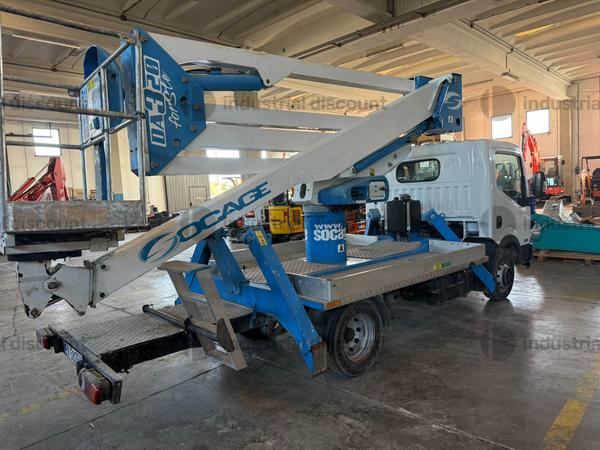 8#10300 Piattaforma Socage montata su Nissan Cabstar in vendita - foto 3