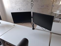 2 monitor Philips 243V 24' Full HD con braccio snodabile – set 13 di 15 - Lotto 13 (Asta 10373)