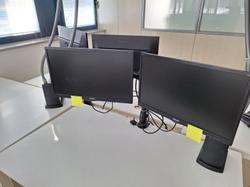 2 monitor Philips 243V 24' Full HD con braccio snodabile – set 2 di 15 - Lotto 2 (Asta 10373)