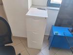 Immagine 66 - Arredi ufficio in blocco: scrivanie, tavoli, sedie, armadi, scaffali e TV - Lotto 25 (Asta 10373)