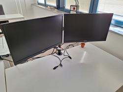 2 monitor Philips 243V 24' Full HD con braccio snodabile – set 6 di 15 - Lotto 6 (Asta 10373)
