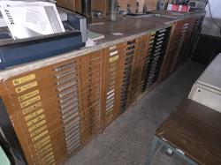 Banconi in legno con base in marmo - Lotto 20 (Asta 10393)