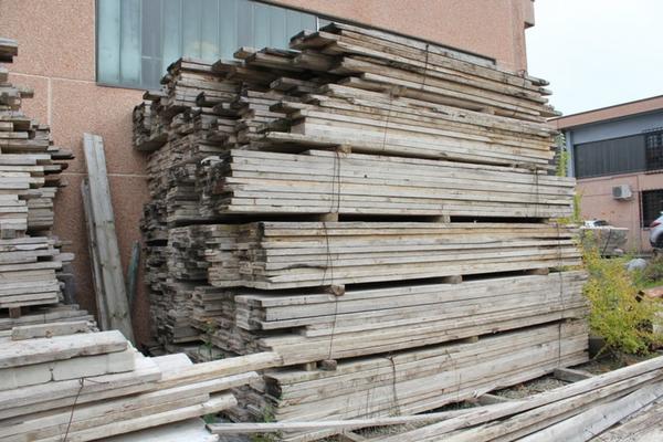 27#1097 Travetti e tavole per ponteggio in vendita - foto 1