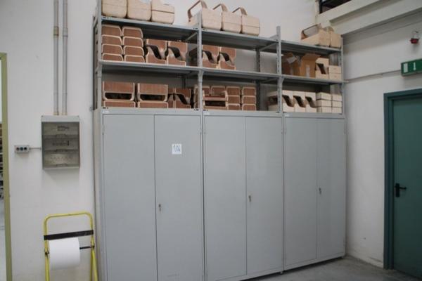 104#1137 Armadi con scaffalature in vendita - foto 1