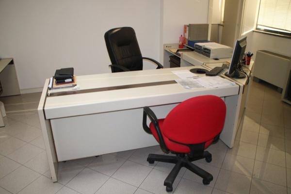 147#1137 Arredamento e attrezzatura da ufficio in vendita - foto 2