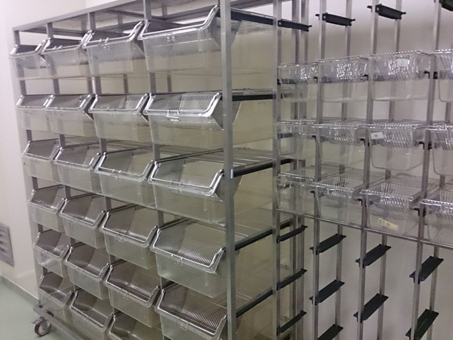 Lot Laboratory shelving
