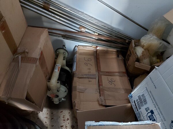 3#12020 Macchine per aspirazione solventi, apparecchiature di vario genere con ricambi e blocco arredi in vendita - foto 14
