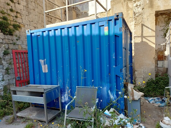 5#12020 Container in metallo, apparecchiature da lavoro con ricambi e indumenti da lavoro in vendita - foto 2