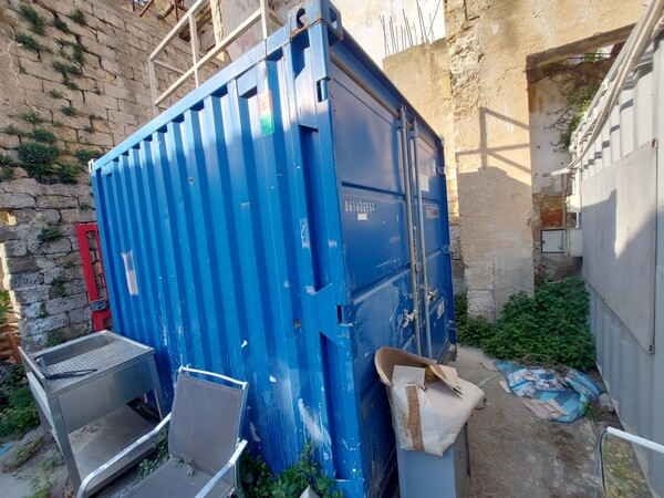 5#12020 Container in metallo, apparecchiature da lavoro con ricambi e indumenti da lavoro in vendita - foto 4