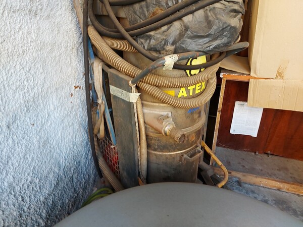 5#12020 Container in metallo, apparecchiature da lavoro con ricambi e indumenti da lavoro in vendita - foto 17