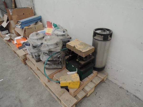 26#1267 Magazzino accessori punzone e punzonatrice Oemme in vendita - foto 2