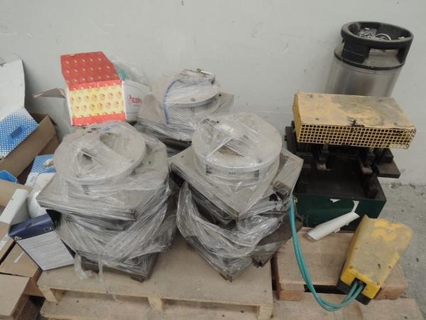 26#1267 Magazzino accessori punzone e punzonatrice Oemme in vendita - foto 3