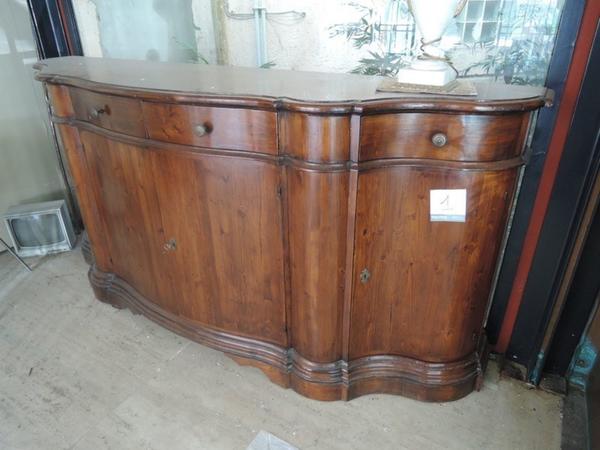 1#1317 Credenza sagomata in legno castagno in vendita - foto 1