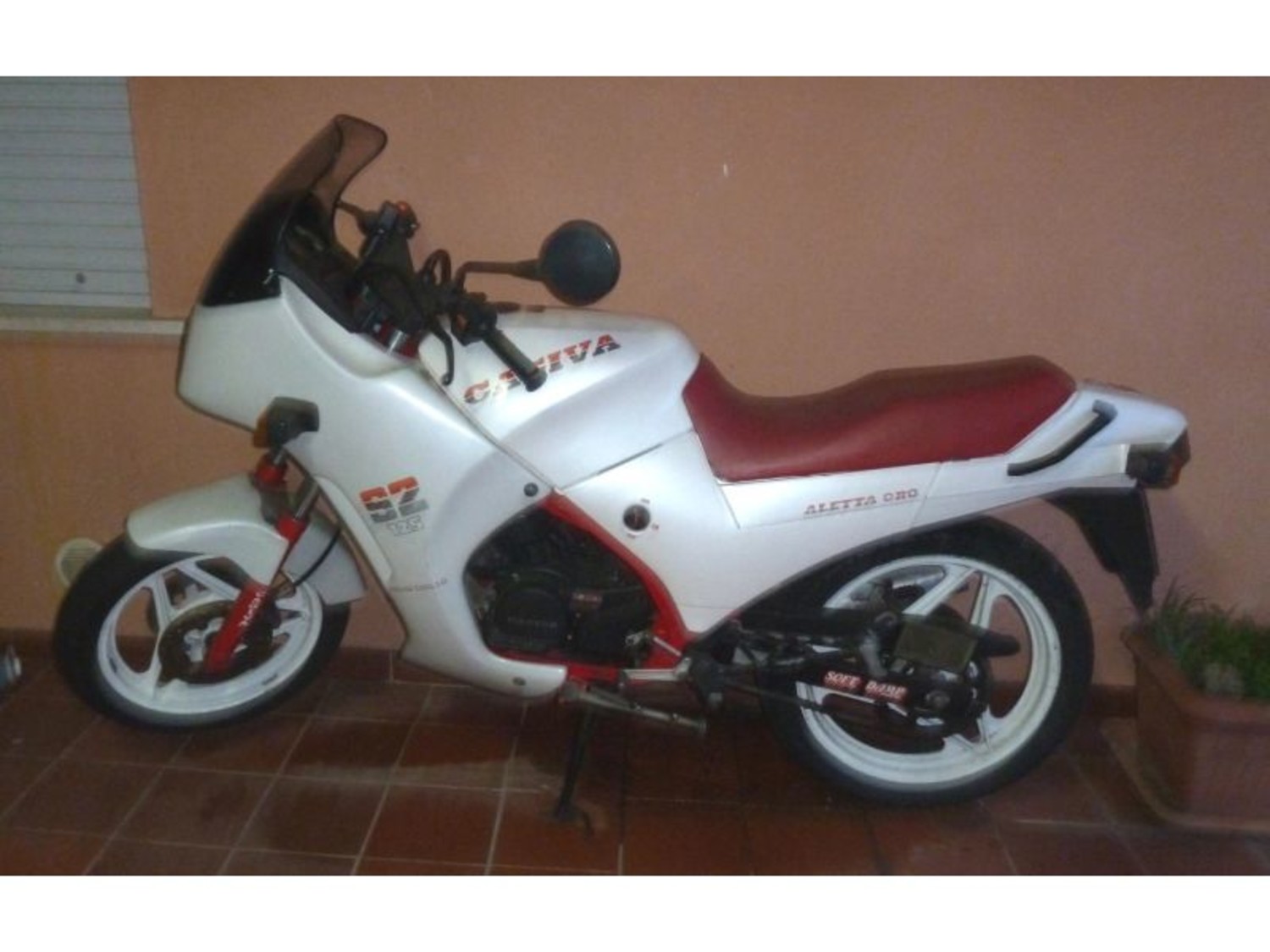 Lot Motorcycle CAGIVA S2 Aletta Oro with motor cart