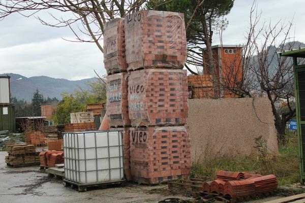 900#14550 Rimanenze magazzino e contenitori metallici per pietrisco in vendita - foto 1