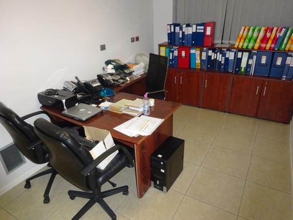 62#1632 Arredi ufficio in vendita - foto 1