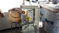 Cutting off machine UCIMU - Lot 42 (Auction 1744)