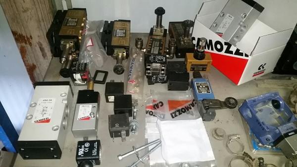 42#1832 Valvole sensori e pistoni in vendita - foto 1
