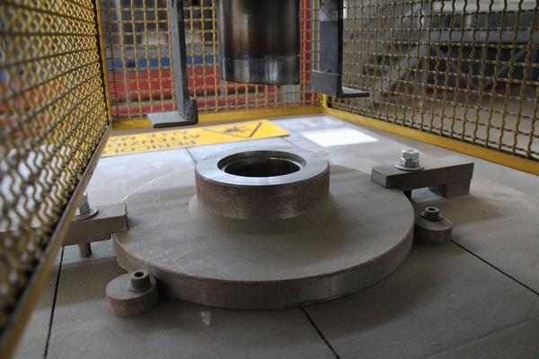 49#1944 Tranciatrice per coperchi Abs in vendita - foto 4