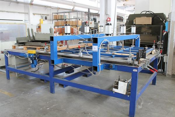 80#1944 Macchina assembla profili alluminio in vendita - foto 1