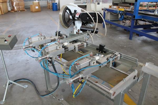 83#1944 Troncatrice foratrice automatica profilature VD Costruzioni in vendita - foto 1