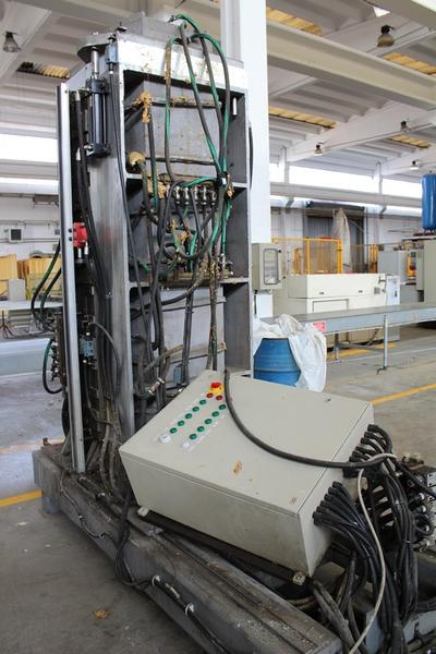 96#1944 Stampo verticale  in alluminio per iniezione poliuretano in vendita - foto 3