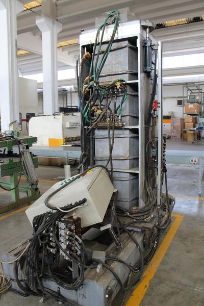 96#1944 Stampo verticale  in alluminio per iniezione poliuretano in vendita - foto 4