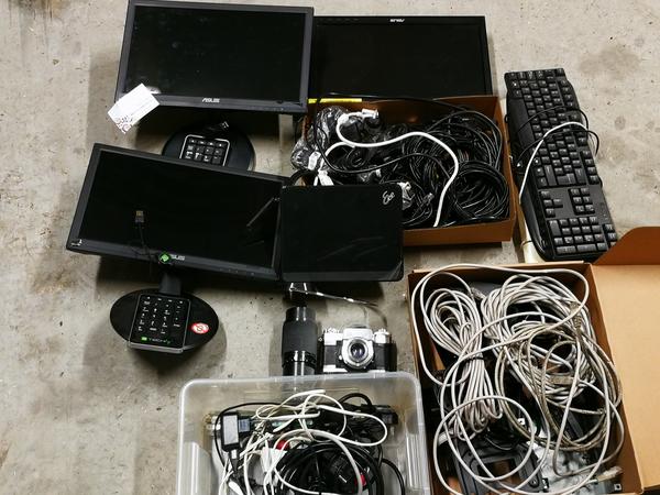 93#1967 Monitor Acer Asus e attrezzature elettroniche in vendita - foto 4