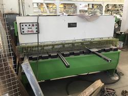 Omag shear and Bariola cutting press - Auction 1977 Omag shear and Bariola cutting press - Auction 1977