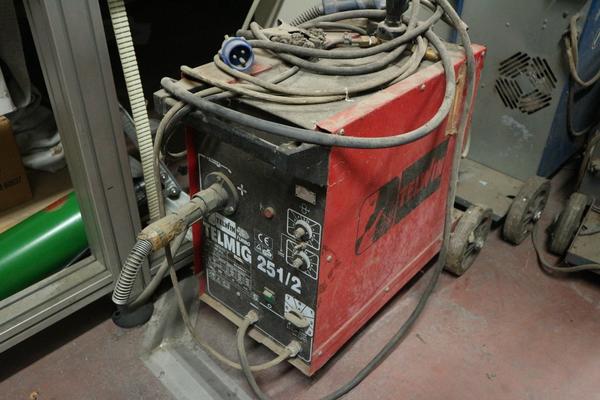 9#2002 Gru a bandiera Kito saldatrice Inverter Telwin e altro in vendita - foto 11