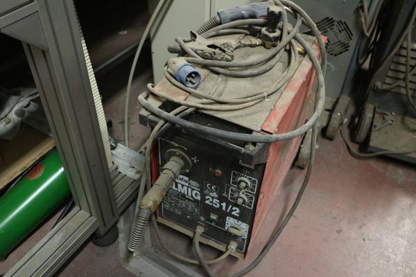 9#2002 Gru a bandiera Kito saldatrice Inverter Telwin e altro in vendita - foto 12