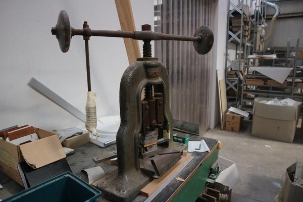 4#2150 Attrezzature officina in vendita - foto 5