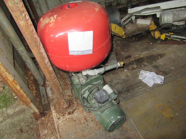 42#2226 Pompa autoadescante, livella laser in vendita - foto 1