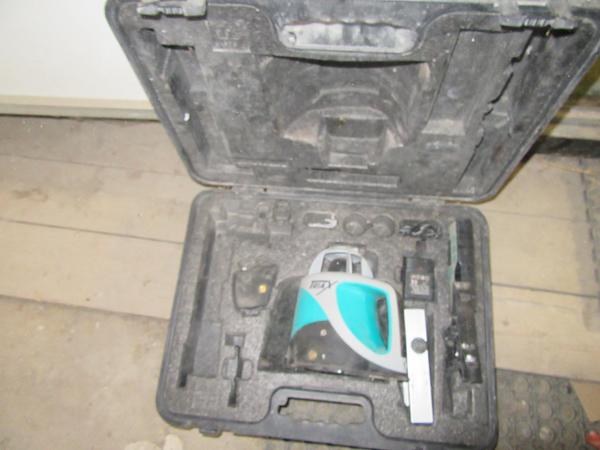 42#2226 Pompa autoadescante, livella laser in vendita - foto 2