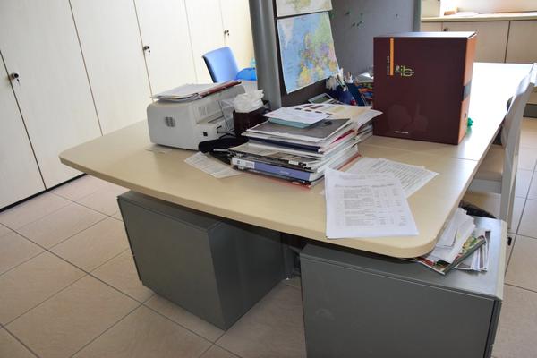 17#2230 Arredi ed attrezzature ufficio in vendita - foto 3