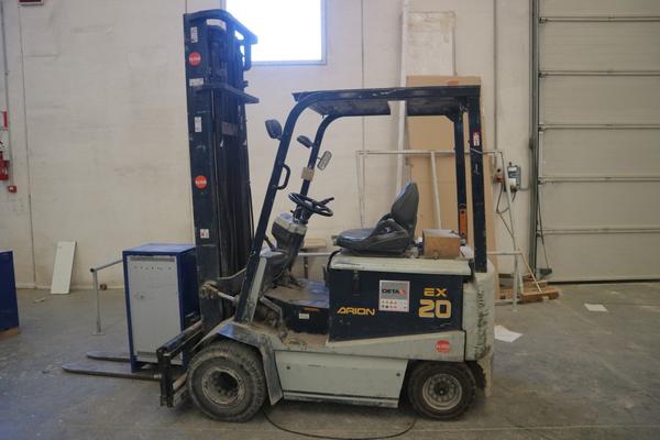 18#2237 Carrello elevatore Komatsu Arion 20 in vendita - foto 1