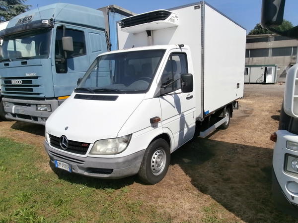 15#2270 Autocarro Mercedes 411 in vendita - foto 3