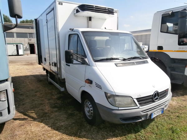 15#2270 Autocarro Mercedes 411 in vendita - foto 4