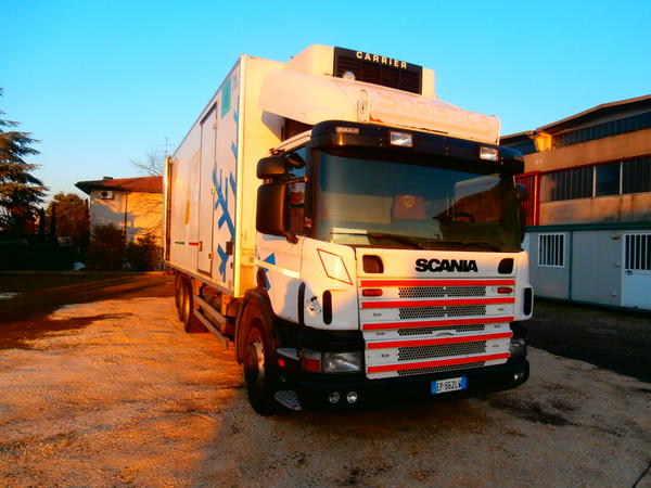 19#2270 Autocarro Scania 94 con furgone isotermico in vendita - foto 2