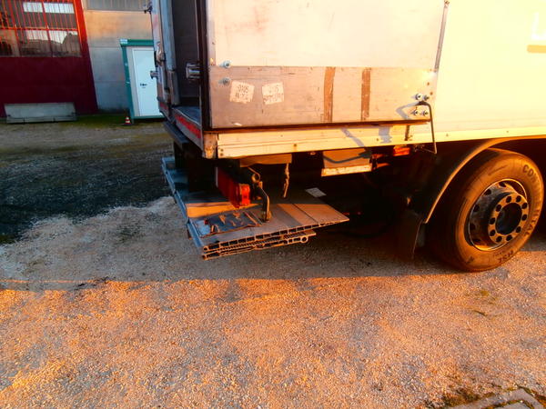 19#2270 Autocarro Scania 94 con furgone isotermico in vendita - foto 4