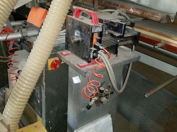 11#2310 Banco da lavoro e punzonatrici in vendita - foto 21
