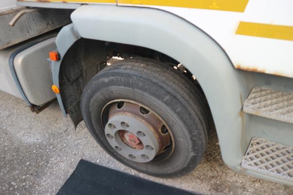 1#2331 Autocarro Iveco 120E23 in vendita - foto 3