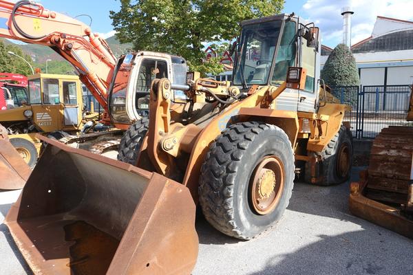 21#2335 Pala gommata Case 621B in vendita - foto 1