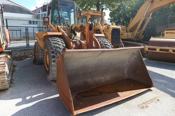 21#2335 Pala gommata Case 621B in vendita - foto 3