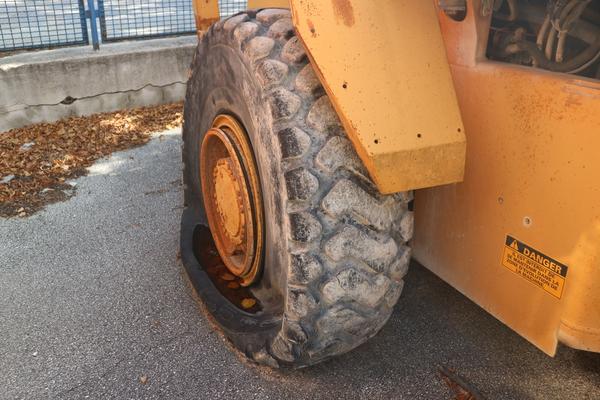 21#2335 Pala gommata Case 621B in vendita - foto 7