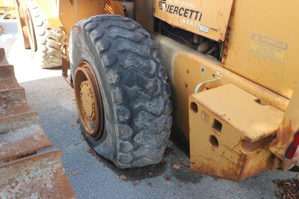 21#2335 Pala gommata Case 621B in vendita - foto 11